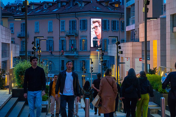 Immagine location spazio pubblicitario Acone Associati Milano corso di Porta Ticinese - Darsena - Colonne di San Lorenzo