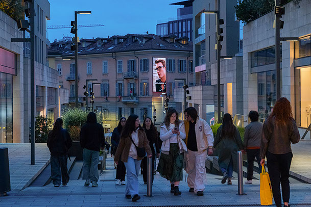 Immagine location spazio pubblicitario Acone Associati Milano corso di Porta Ticinese - Darsena - Colonne di San Lorenzo_2