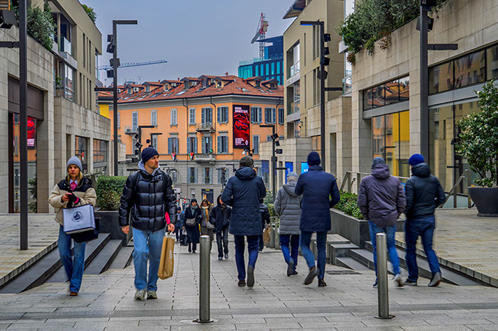 Immagine location spazio pubblicitario Acone Associati Milano corso di Porta Ticinese - Darsena - Colonne di San Lorenzo_5