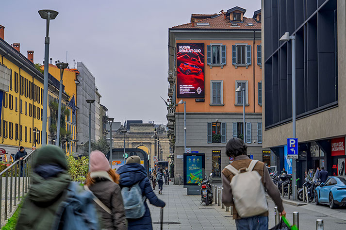 Immagine location spazio pubblicitario Acone Associati Milano corso di Porta Ticinese - Darsena - Colonne di San Lorenzo_6