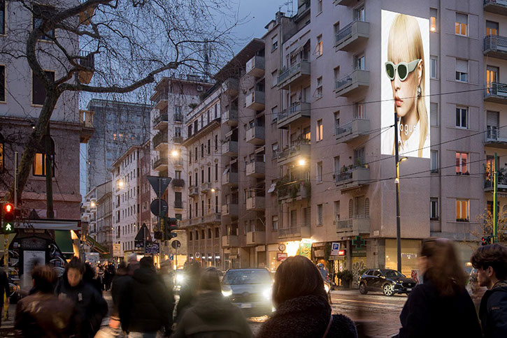 Immagine location spazio pubblicitario Acone Associati Milano piazza Cordusio - palazzo Broggi - Domination_1