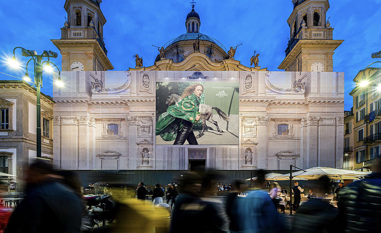 Immagine location spazio pubblicitario Acone Associati Milano corso di Porta Ticinese - Darsena - Colonne di San Lorenzo_2