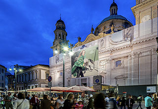 Immagine location spazio pubblicitario Acone Associati Milano corso di Porta Ticinese - Darsena - Colonne di San Lorenzo_3