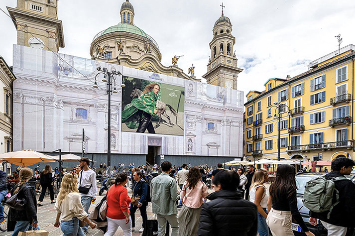 Immagine location spazio pubblicitario Acone Associati Milano corso di Porta Ticinese - Darsena - Colonne di San Lorenzo_5