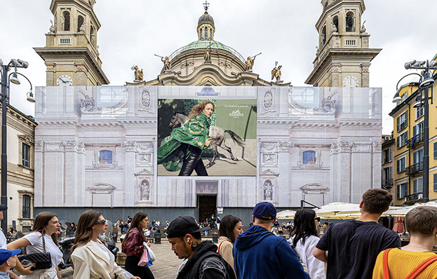 Immagine location spazio pubblicitario Acone Associati Milano corso di Porta Ticinese - Darsena - Colonne di San Lorenzo_6