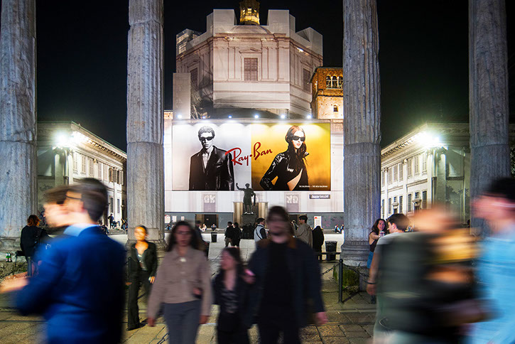 Immagine location spazio pubblicitario Acone Associati Milano corso di Porta Ticinese - Darsena - Colonne di San Lorenzo