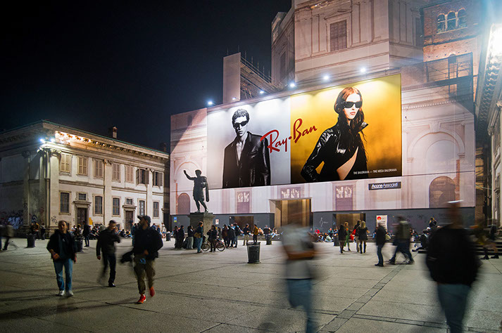 Immagine location spazio pubblicitario Acone Associati Milano corso di Porta Ticinese - Darsena - Colonne di San Lorenzo_6