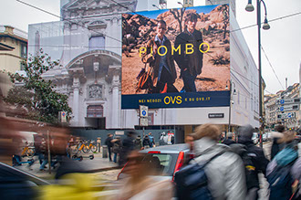 Immagine location spazio pubblicitario Acone Associati Milano piazza Cordusio - palazzo Broggi - Domination_4