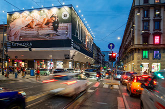 Immagine location spazio pubblicitario Acone Associati Milano piazza Cordusio - palazzo Broggi - Domination_3