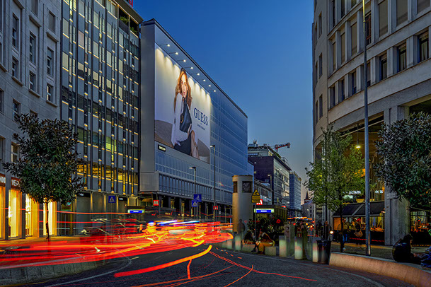 Immagine location spazio pubblicitario Acone Associati Milano piazza Cordusio - palazzo Broggi - Domination_3