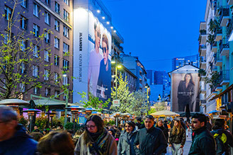 Immagine location spazio pubblicitario Acone Associati Milano piazza Cordusio - palazzo Broggi - Domination_1