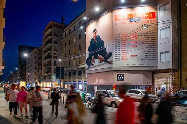Immagine location spazio pubblicitario Acone Associati Milano piazza Cordusio - palazzo Broggi - Domination_3