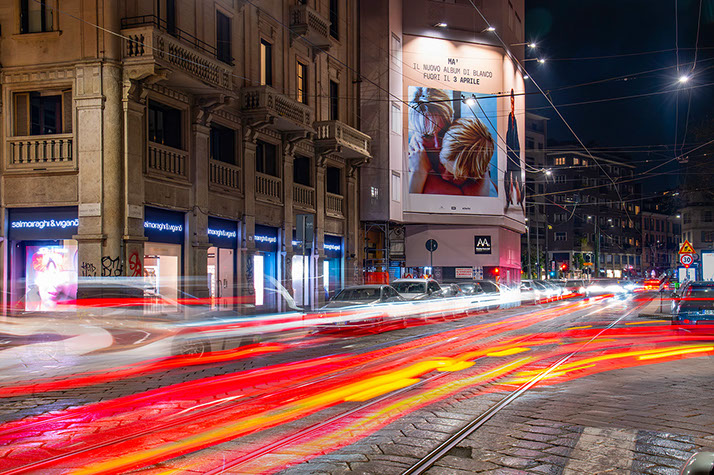 :&nbsp; Immagine location spazio pubblicitario Acone Associati Milano piazza Cordusio - palazzo Broggi - Domination_5