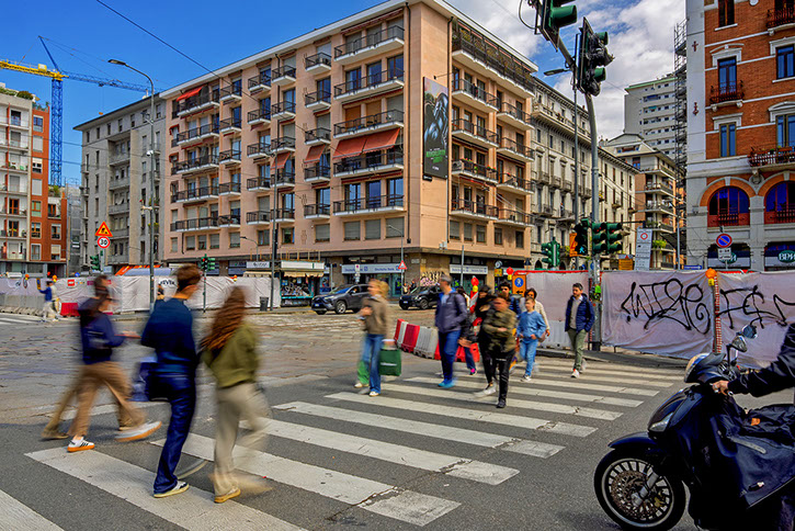 Immagine location spazio pubblicitario Acone Associati Milano piazza Cordusio - palazzo Broggi - Domination_4