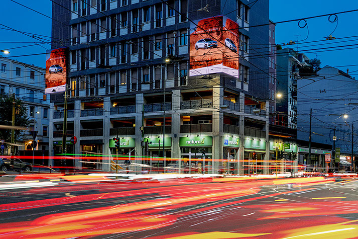 Immagine location spazio pubblicitario Acone Associati Milano corso Como - Gae Aulenti - ledwall_6