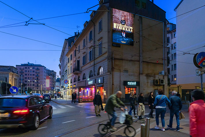 Immagine location spazio pubblicitario Acone Associati Milano corso di Porta Ticinese - Darsena - Colonne di San Lorenzo