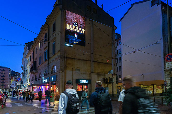 Immagine location spazio pubblicitario Acone Associati Milano corso di Porta Ticinese - Darsena - Colonne di San Lorenzo_2