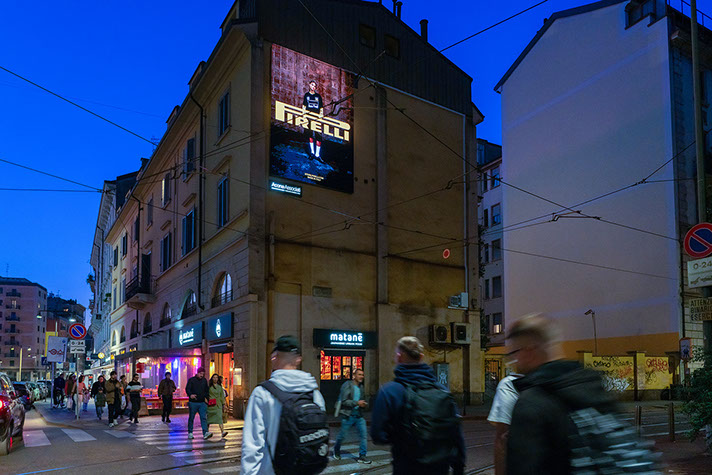 Immagine location spazio pubblicitario Acone Associati Milano corso di Porta Ticinese - Darsena - Colonne di San Lorenzo_2