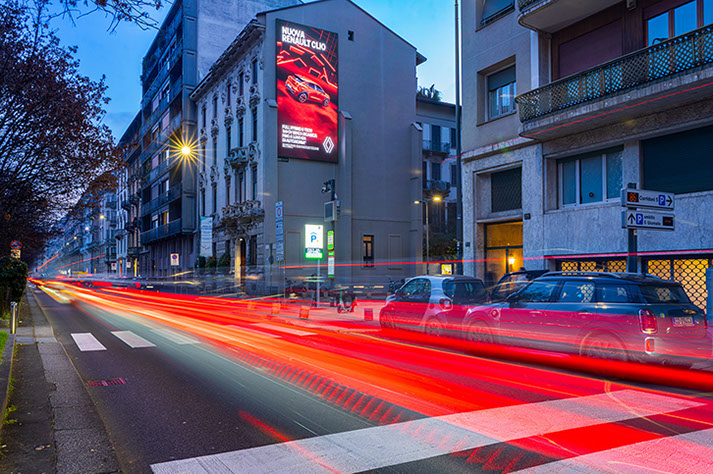 Immagine location spazio pubblicitario Acone Associati Milano corso di Porta Ticinese - Darsena - Colonne di San Lorenzo