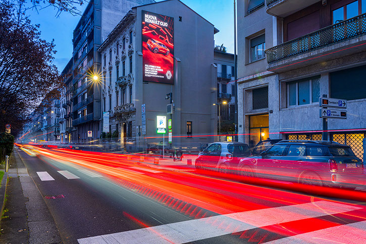 Immagine location spazio pubblicitario Acone Associati Milano corso di Porta Ticinese - Darsena - Colonne di San Lorenzo