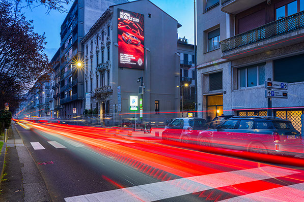 Immagine location spazio pubblicitario Acone Associati Milano corso di Porta Ticinese - Darsena - Colonne di San Lorenzo