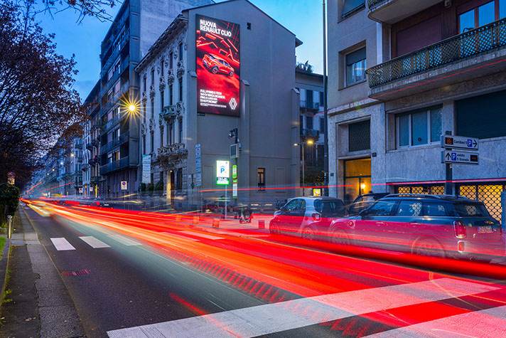 Immagine location spazio pubblicitario Acone Associati Milano corso di Porta Ticinese - Darsena - Colonne di San Lorenzo