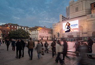Immagine location spazio pubblicitario Acone Associati Milano corso di Porta Ticinese - Darsena - Colonne di San Lorenzo_5