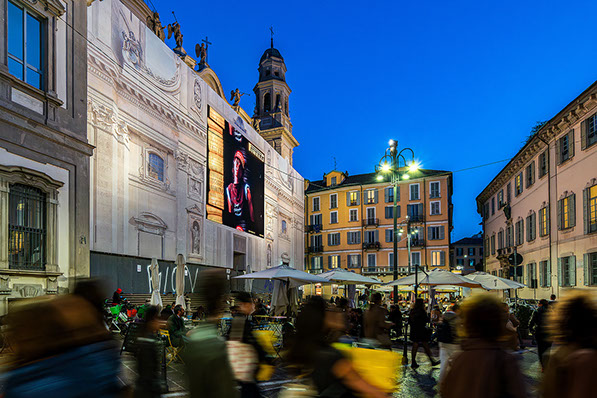 Immagine location spazio pubblicitario Acone Associati Milano corso di Porta Ticinese - Darsena - Colonne di San Lorenzo_4