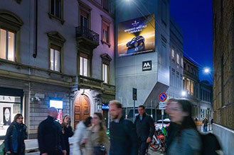 Immagine location spazio pubblicitario Acone Associati Milano piazza Cordusio - palazzo Broggi - Domination_1