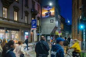 Immagine location spazio pubblicitario Acone Associati Milano piazza Cordusio - palazzo Broggi - Domination_3