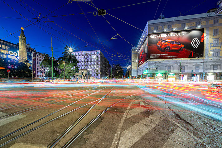Immagine location spazio pubblicitario Acone Associati Milano piazza Cordusio - palazzo Broggi - Domination_4