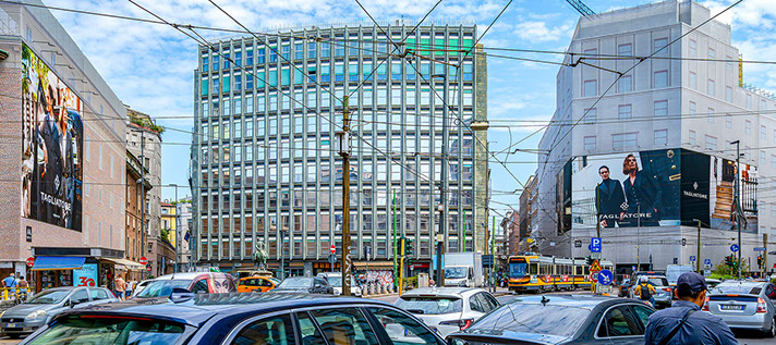 Immagine location spazio pubblicitario Acone Associati Milano piazza Cordusio - palazzo Broggi - Domination_4