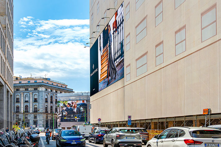 Immagine location spazio pubblicitario Acone Associati Milano piazza Cordusio - palazzo Broggi - Domination_6