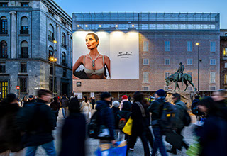 Immagine location spazio pubblicitario Acone Associati Milano corso di Porta Ticinese - Darsena - Colonne di San Lorenzo
