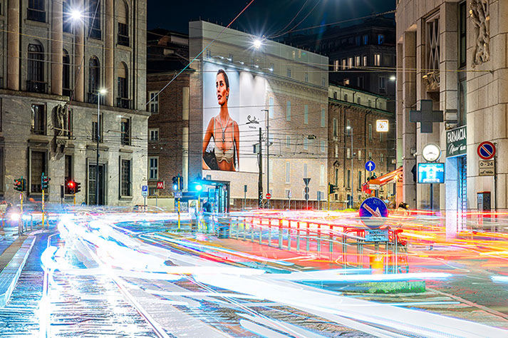 Immagine location spazio pubblicitario Acone Associati Milano corso di Porta Ticinese - Darsena - Colonne di San Lorenzo_5