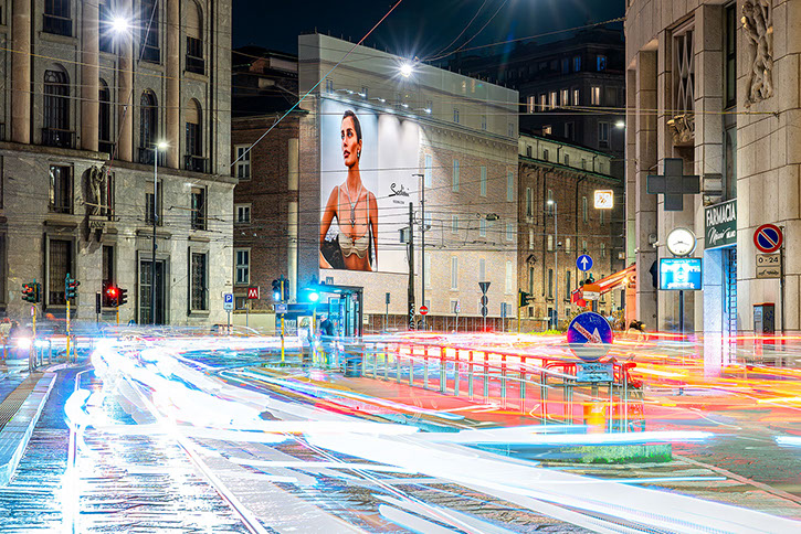 Immagine location spazio pubblicitario Acone Associati Milano corso di Porta Ticinese - Darsena - Colonne di San Lorenzo_5