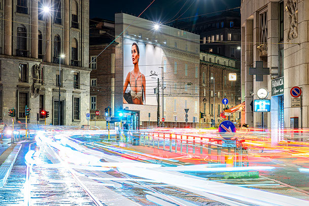 Immagine location spazio pubblicitario Acone Associati Milano corso di Porta Ticinese - Darsena - Colonne di San Lorenzo_5