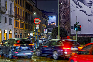 Immagine location spazio pubblicitario Acone Associati Milano piazza Cordusio - palazzo Broggi - Domination_1