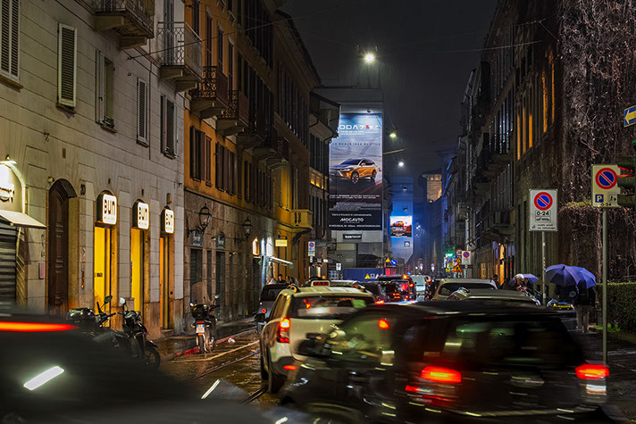 Immagine location spazio pubblicitario Acone Associati Milano piazza Cordusio - palazzo Broggi - Domination_1