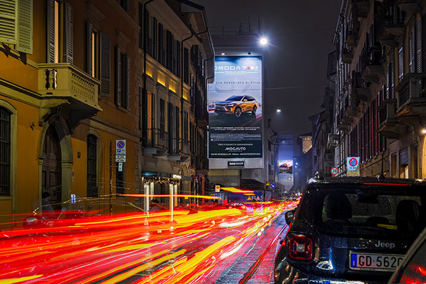 Immagine location spazio pubblicitario Acone Associati Milano piazza Cordusio - palazzo Broggi - Domination_3