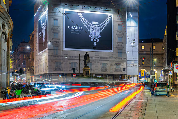 Immagine location spazio pubblicitario Acone Associati Milano piazza Cordusio - palazzo Broggi - Domination_1