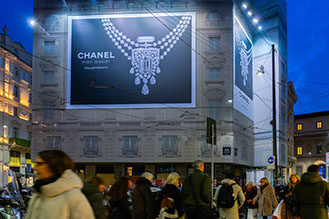 Immagine location spazio pubblicitario Acone Associati Milano piazza Cordusio - palazzo Broggi - Domination_1