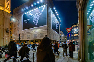 Immagine location spazio pubblicitario Acone Associati Milano piazza Cordusio - palazzo Broggi - Domination_4
