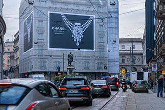 Immagine location spazio pubblicitario Acone Associati Milano piazza Cordusio - palazzo Broggi - Domination_6