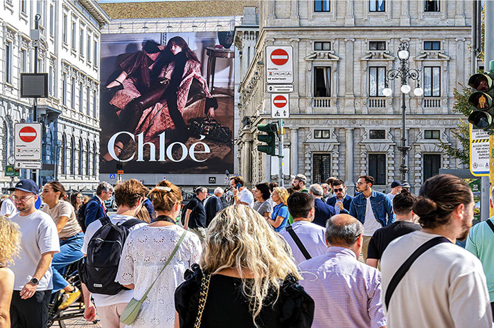 Immagine location spazio pubblicitario Acone Associati Milano corso di Porta Ticinese - Darsena - Colonne di San Lorenzo_6