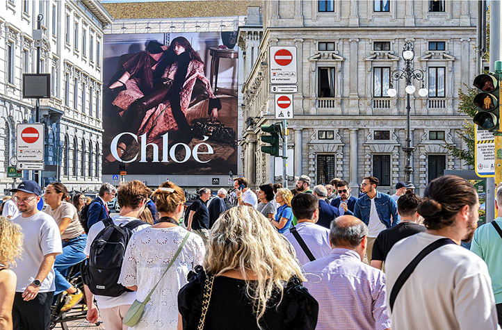 Immagine location spazio pubblicitario Acone Associati Milano corso di Porta Ticinese - Darsena - Colonne di San Lorenzo_6