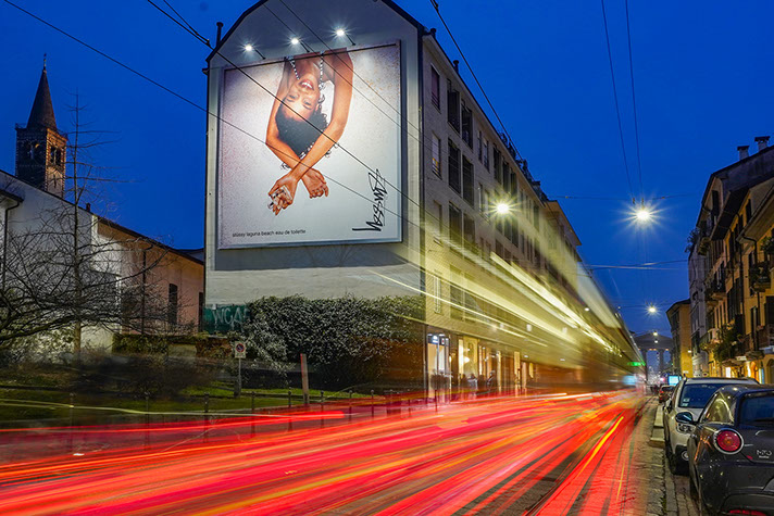 Immagine location spazio pubblicitario Acone Associati Milano corso di Porta Ticinese - Darsena - Colonne di San Lorenzo